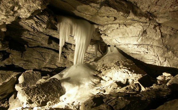 Кунгурская пещера - одна из