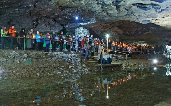 Крещение в Кунгурской Пещере