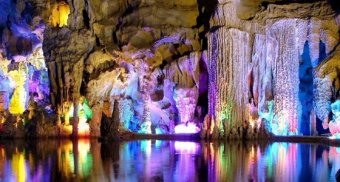 Пещера тростниковой флейты в Китае известна во всем мире