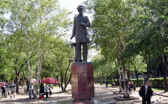 Памятник Славянову в Перми