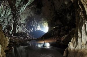 Уникальная пещера на острове Барнео